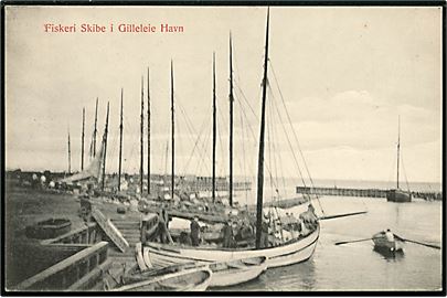 Gilleleje. Fiskeri skibe i havnen. Ludvig Christensen no. 599.
