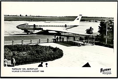 Tupolev 124 passagermaskine fra Aeroflot i Vilnius 1966. Flight International u/no.