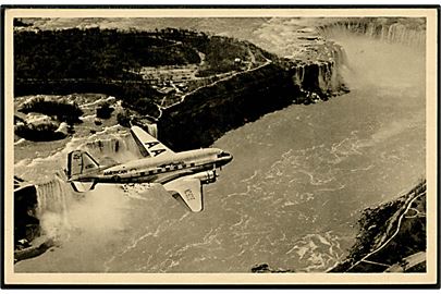 Douglas DC-3 NC 16005 “Flagship Texarcana” fra American Airlines ved Niagara Falls. 
