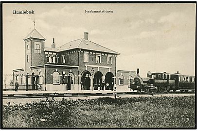 Humlebæk, jernbanestation med holdende damptog. Peter Alstrup no. 5224.
