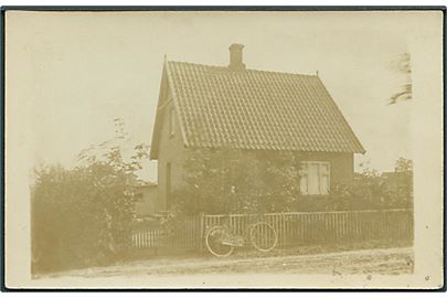 Holme, landpost Chr. Iversens hus. Fotokort u/no.