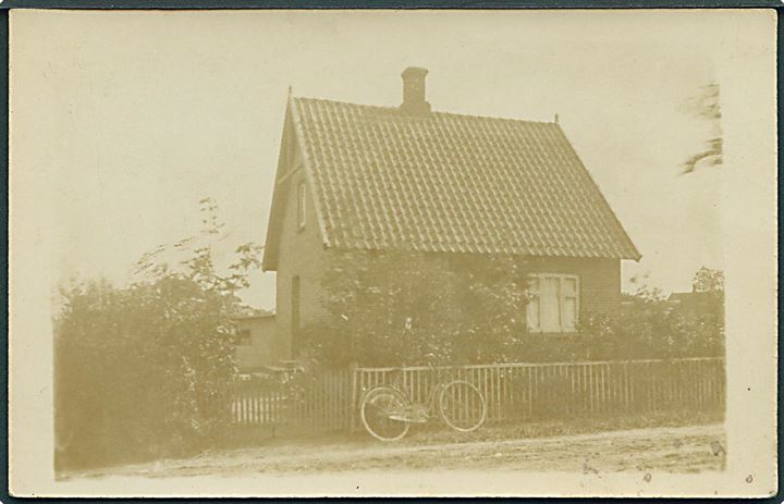 Holme, landpost Chr. Iversens hus. Fotokort u/no.