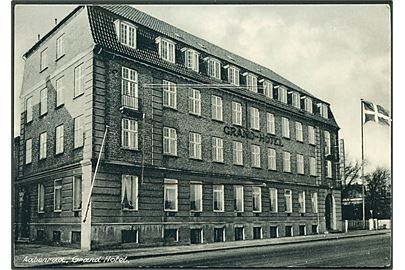 Grand Hotel i Aabenraa. Med prospekter af Aabenraa. Rudolf Olsens Kunstforlag u/no. 