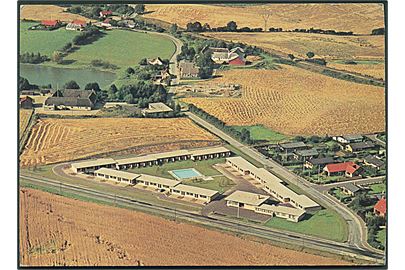 Feriecenter Tre Roser, Svendborg. Set fra luften. Dansk Foto - Reklame no. ÆG 3345. 