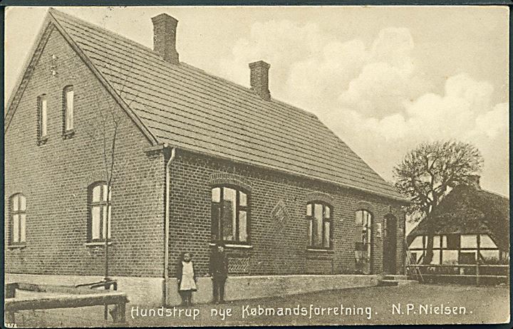 Hundstrup nye Købmandsforretning. N. P. Nielsen. Fot. H. Schmidt. no. ?458. 