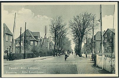 Tønder. Ribe Landevej. Bommene oppe ved jernbaneoverskæring. F. K. u/no. 