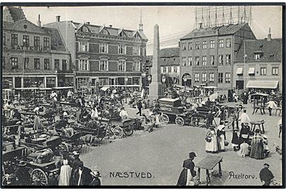 Næstved. Markedsdag på Axeltorv. E. Larsen Demuth no. 8247. 