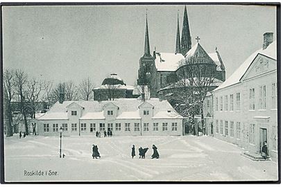 Roskilde i sne med Domkirken. Stenders no. 19026. 