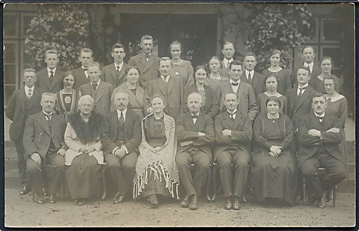 Aabenraa, gæster ved Mindefesten d. 23.11.1924. Deltagernavne noteret på bagsiden. Fotokort u/no.