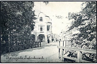 Frederiksværk, Nørregade. Albert Jensen Boghandel no. 1519. 