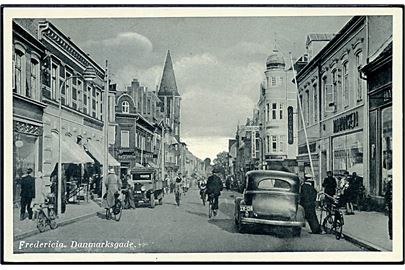 Fredericia. Danmarksgade med butikker. Rudolf Olsens Kunstforlag no. 8740. 