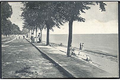 Skodsborg. Ved stranden. C. F. u/no. 