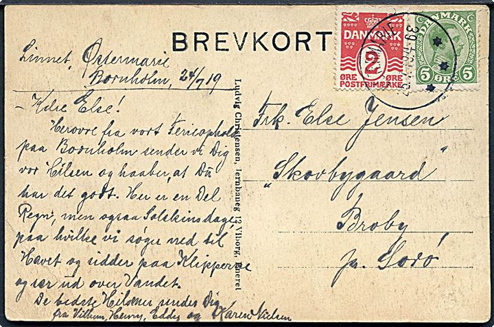 2 øre Bølgelinie og 5 øre Chr. X på brevkort (Hammeren havn) annulleret med brotype IIIb Østermarie d. 25.7.1919 til Sorø.