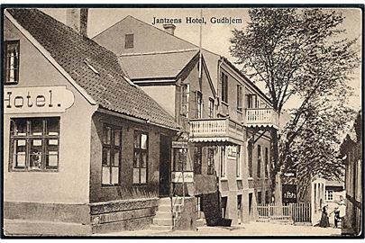 Gudhjem, Jantzens hotel. Frits Sørensen no. 698a.