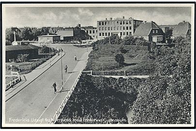 Fredericia. Udsigt fra Nørrevold med Fredericia Gymnasium. Stenders no. 6201. Dansk Arbejde. 