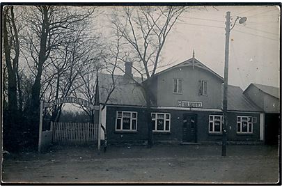 Bramminge, Storgade 28 med Afholdshotellet “Sommerlyst”. Fotokort u/no. Kvalitet 8