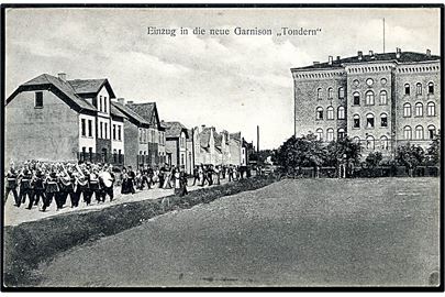 Tønder, indgang til den nye kaserne med orkester. M. Glückstadt & Münden no. 40723.