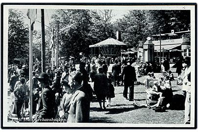 Klampenborg, Dyrehavsbakken med forlystelser. Billighedens Kiosk no. 14745.