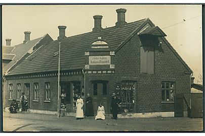 Holsted, Meder Jepsens Kolonialhandel. Fotokort u/no. Kvalitet 8