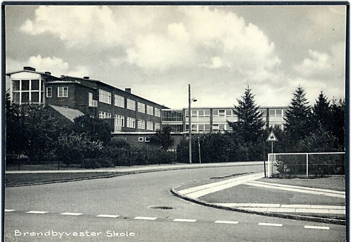 Brøndbyvester skole. Kirkebjerg Kiosk no. 44 113/5.