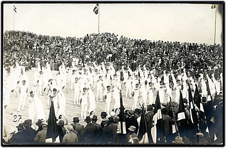 Gymnaster ved stævne. Fotograf Boisen, Sønderborg no. 27.