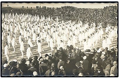 Gymnaster ved stævne. Fotograf Boisen, Sønderborg no. 50.