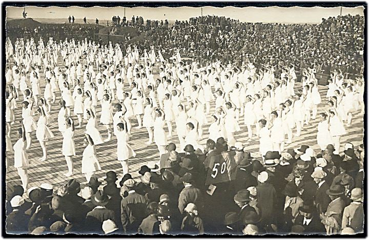 Gymnaster ved stævne. Fotograf Boisen, Sønderborg no. 50.