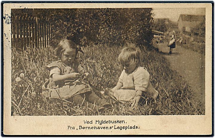 København. Ved Hyldebusken, Fra Børnehaven's Legeplads. Vesterbros Folkebørnehave u/no.