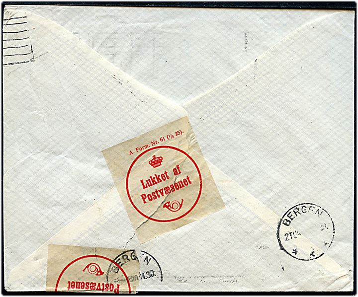 5 øre Chr. X 60 år på tryksag fra Odense d. 18.11.1930 til Bergen, Norge. Kuvert beskadiget og påsat to etiketter: A. Form. Nr. 61 (1/5 25) Lukket af Postvæsenet.