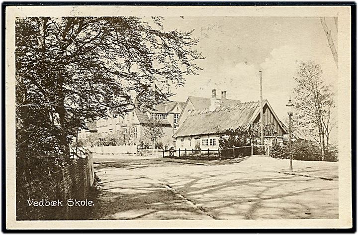 Vedbæk skole. Jernbanekiosken u/no.