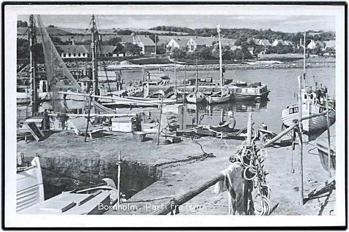 Tejn, havneparti med fiskefartøjer bl.a. RØ 66. Colberg no. 634.