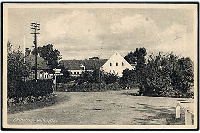 Skibstrup, et vejkryds. Hellebæk Boghandel v. Peter Katholm no. 1956.