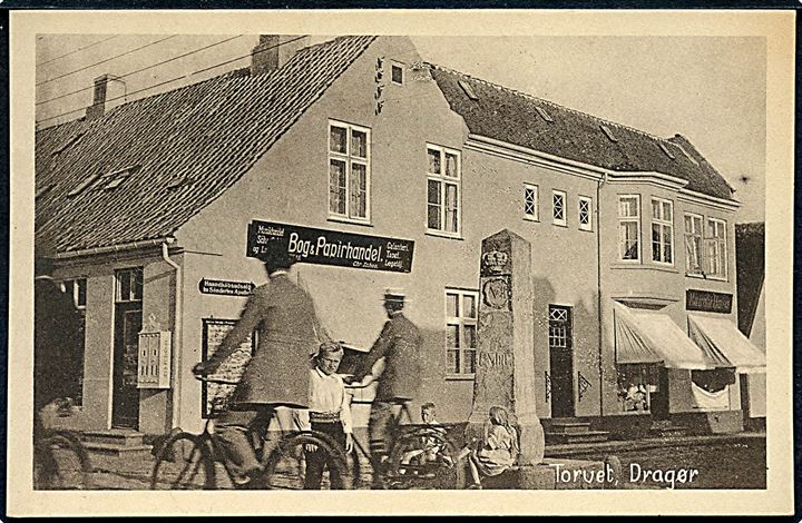 Dragør, Torvet med Bog & Papirhandel. P. E. Paulsen u/no.