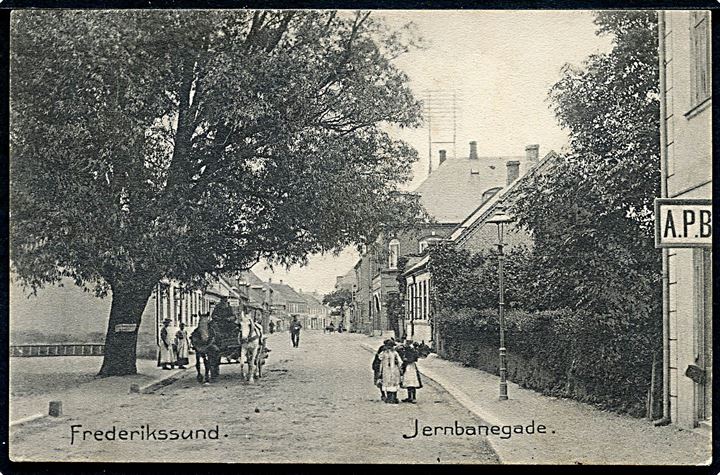 Frederikssund. Jernbanegade med hestevogn. Stenders no. 6396.