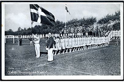 Ollerup. Opvisning paa Stadion med Niels Bukh i spidsen for gymnasterne. Stenders no. Svendborg 352. 