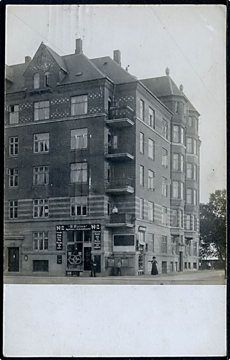 Købh. Stenderup Gade 2. A. Nielsens Hørkram og Kolonialhandel. Fotokort u/no. 