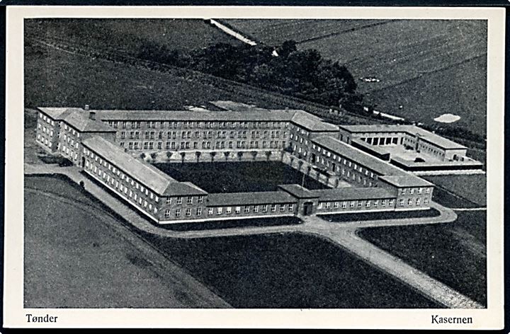 Tønder, kaserne set fra luften. C. C. Biehl no. 927.