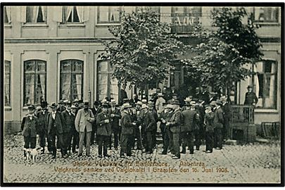 Graasten. Danske Valgmænd fra Sønderborg og Aabenraa valgkreds, samlet ved valglokalet i Graasten. 16.06.1908. C.C. Biehl. u/no.  Små spor efter opklæbning. 