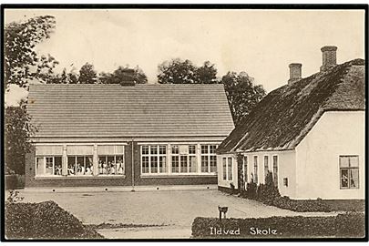 Ildved skole ved Jelling. A. Johansen no. 26043.