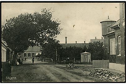 Skjern, Stauningvej med jernbaneoverskæring og vandtårn. A. Vincent u/no.