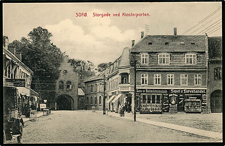 Sorø, Storgade ved Klosterporten. V. Haslund no. 34478.