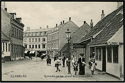 Slagelse, Smedegade med Acciseboden. Stenders no. 13017.