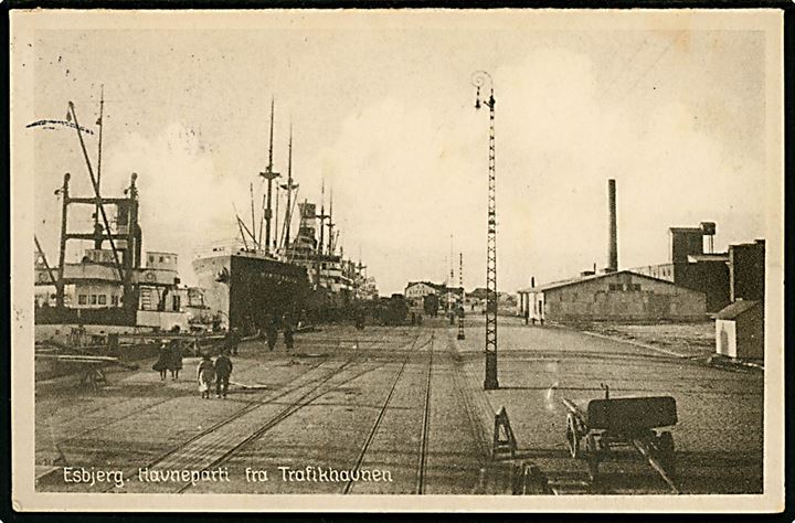 Esbjerg, parti fra trafikhavnen med dampskibe. Stenders Esbjerg no. 5. Frankeret med 15 øre Karavel annulleret brotype Id Esbjerg *** d. 26.10.1930 til Bruxelles, Belgien.