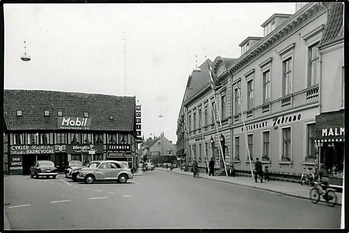 Randers, Haandværkerforeningen. Fotografi ca. 12x17 cm. Forlæg til fremstilling af postkort fra Robert Olsens Kunstforlag. 