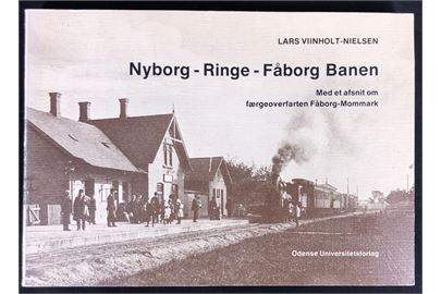 Nyborg - Ringe - Fåborg Banen - Med et afsnit om færgeoverfarten Fåborg-Mommark af Lars Viinholt-Nielsen. Enestående 231 sider illustreret jernbanehistorie. Meget flot eksemplar.