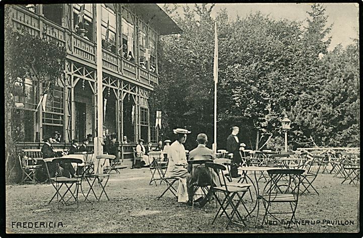 Fredericia. Ved Hannerup Pavillon. Fotograf Orla Bock.  H.C. Wenk u/no. 