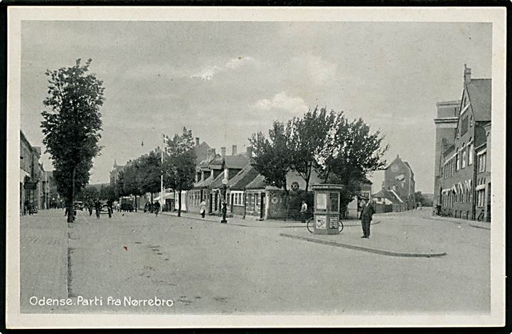 Odense. Parti fra Nørrebro med Fyens Stiftstidendes avis kiosk. Stenders Odense no. 353. 