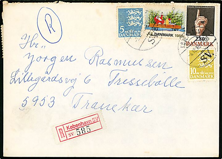 2,80 kr. Døves Landsforbund, 5 kr. og 10 kr. Rigsvåben, samt Julemærke 1985, på anbefalet brev fra København d. 7.12.1985 til Tranekær. Nusset og med 1 mærke defekt.