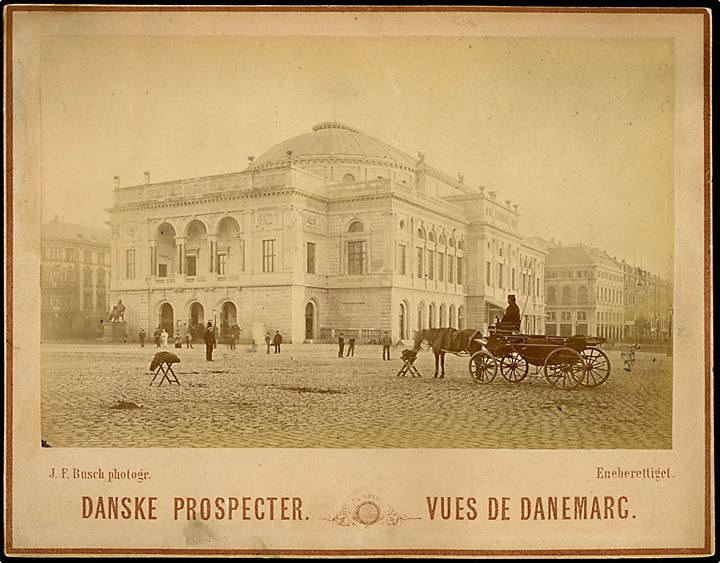 Købh., Det kongelige Teater og hestevogn. Stort fotografi på karton. Fotograf Johan Frederik Busch ca. 1875 fra serien: Danske Prospecter - Vues de Danemarc.