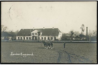 Fredericia, Vejlevej 130 med ejendommen Sønderbygaard. Fotokort u/no.